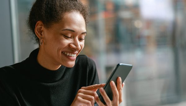 Mobile phones facilitating 70% of e-commerce transactions in the UAE finds Tradeling